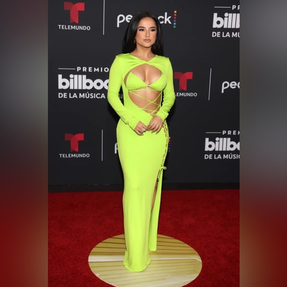 RUNWAY PRE FALL ‘22 DUNDAS Blink Lace-Up Column Gown - Picture 5 of 17